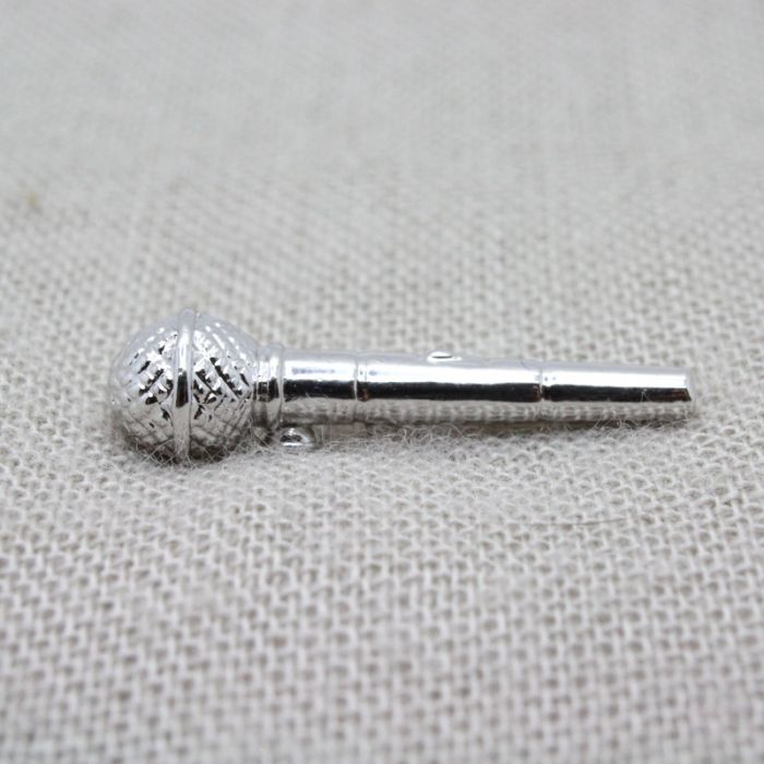 Pin 3D micrófono