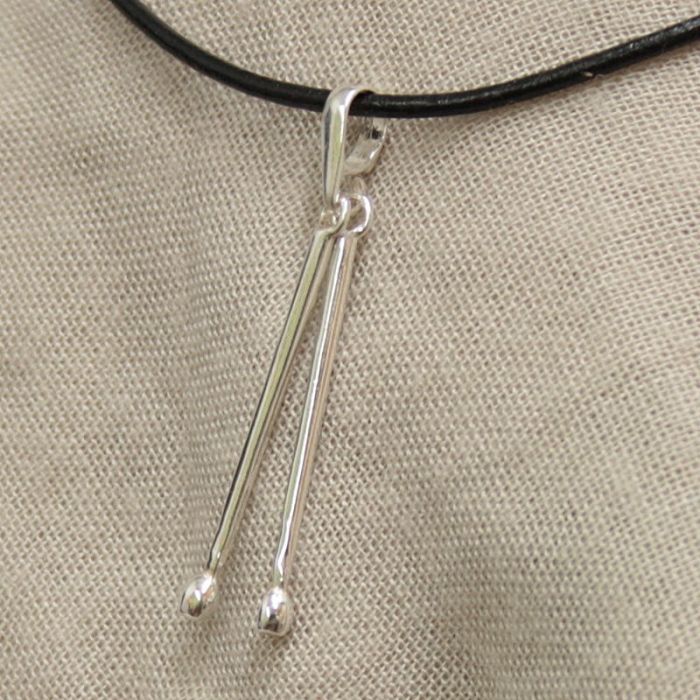 Colgante baquetas plata