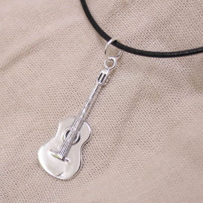 Colgante guitarra clásica plata