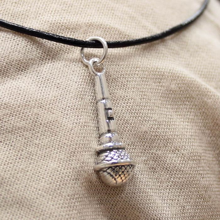 Colgante micrófono plata