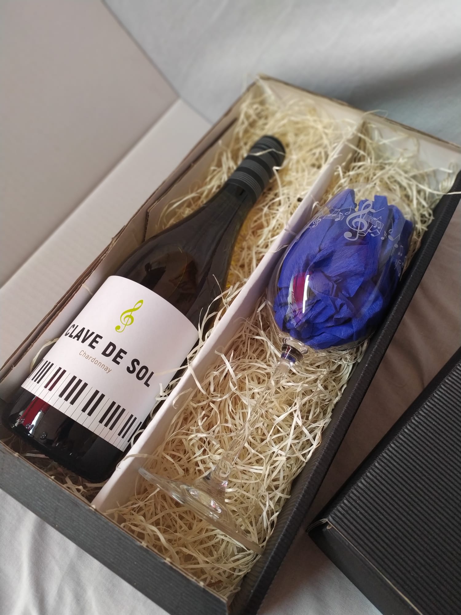 Pack Vino Blanco+copas musicales